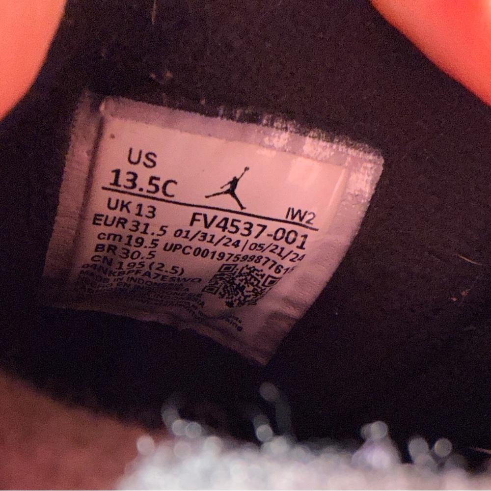 Nike Black and White Retro Basketball Sneaker - Picture 4 of 4
